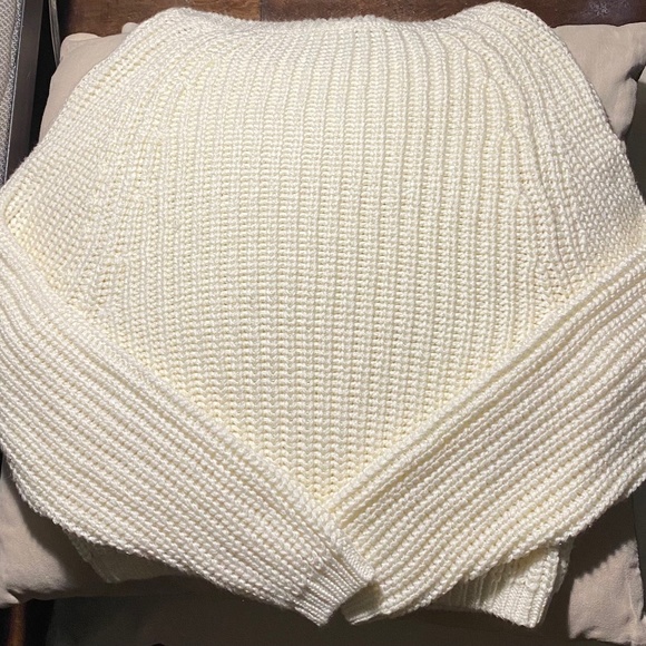 H&M sweater - Picture 1 of 3